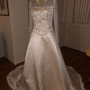 Sample Wedding Dress Demetrios
